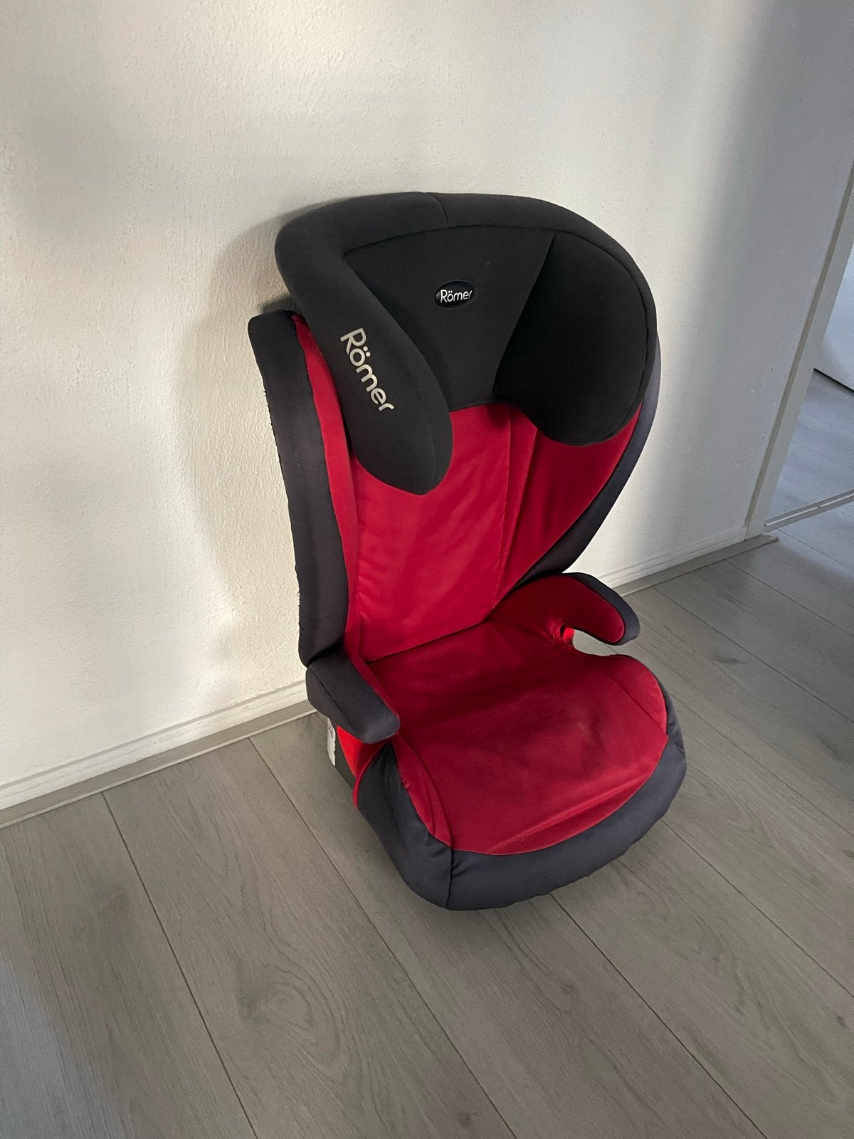 Römer autostoel - Rood/Zwart - Gebruikt, Ophalen, Romer, 15 t/m 36 kg, Zijbescherming