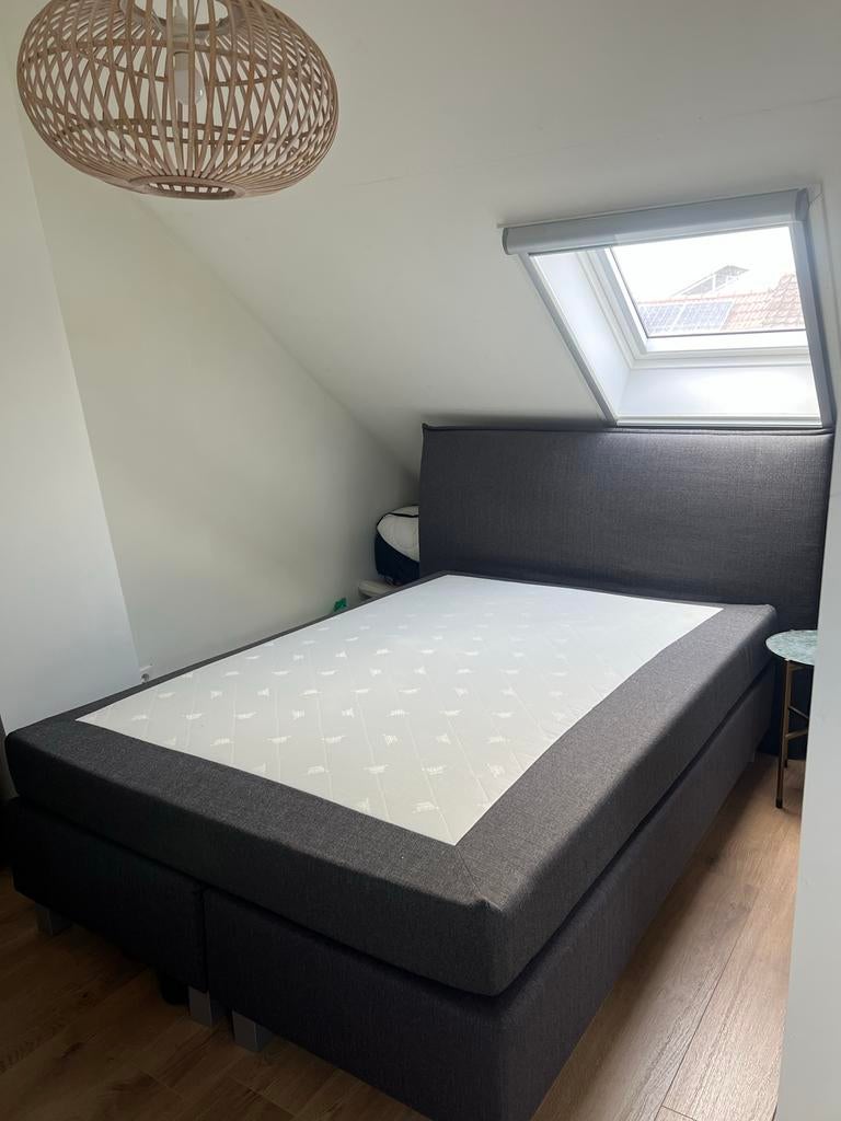 Boxspring 1.40, Huis en Inrichting, Slaapkamer | Boxsprings, Gebruikt, 140 cm, 200 cm, Tweepersoons, Grijs, Ophalen of Verzenden