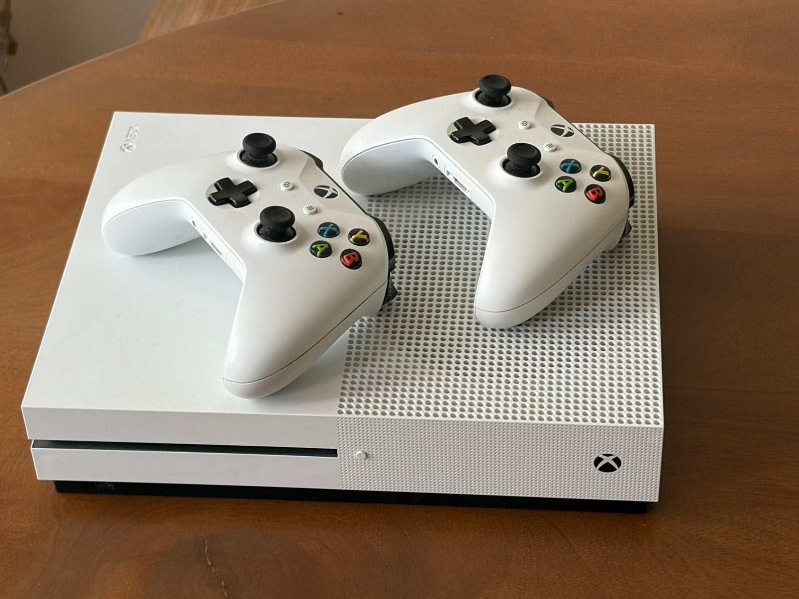 Xbox one S met 2 controllers en 3 games, Spelcomputers en Games, Ophalen, 500 GB, Met 2 controllers, Xbox One S