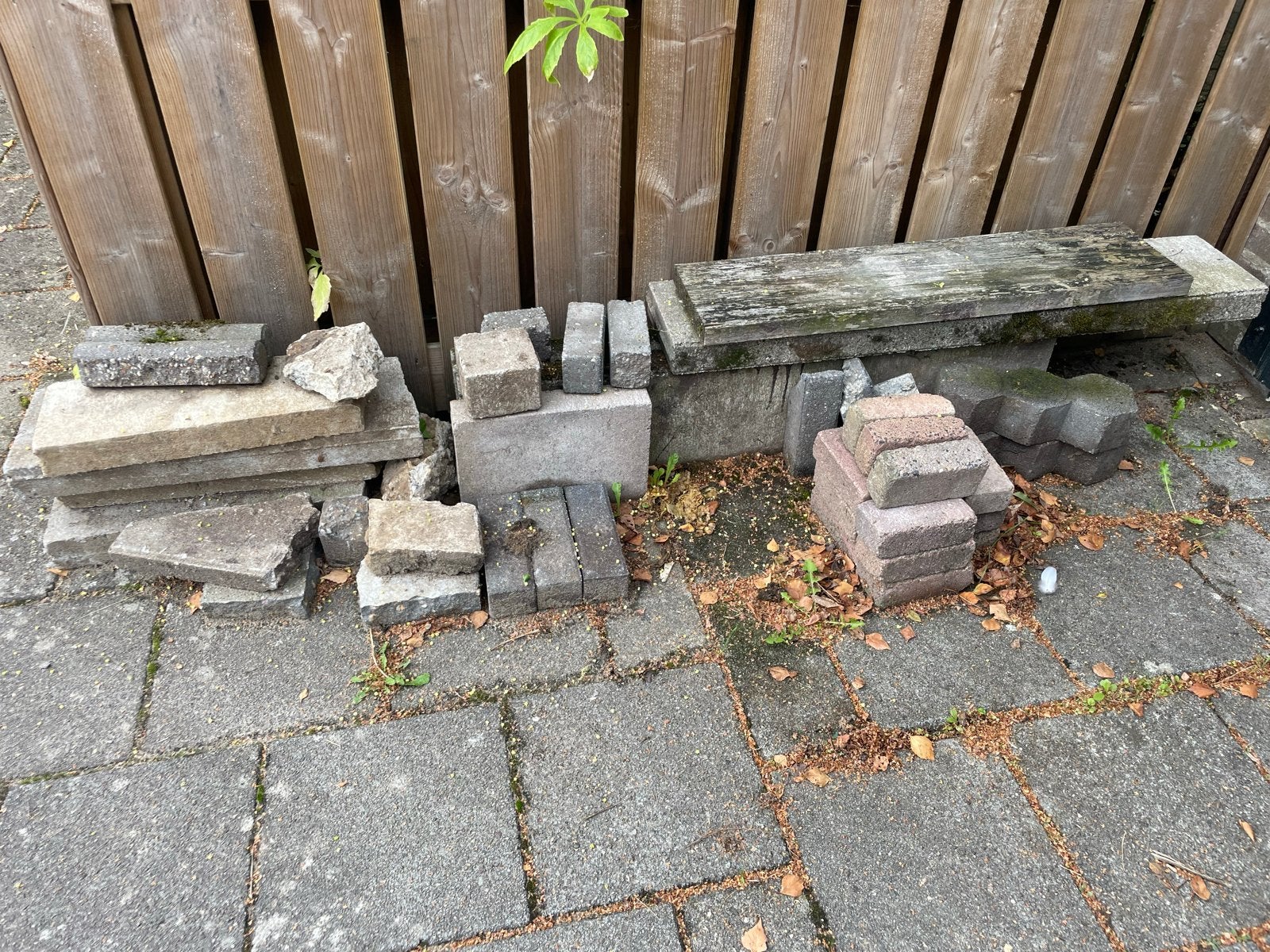 Gratis uitzoeken, stenen en tegels voor tuin of bestrating, Ophalen, Gebruikt, Overige materialen, Overige typen