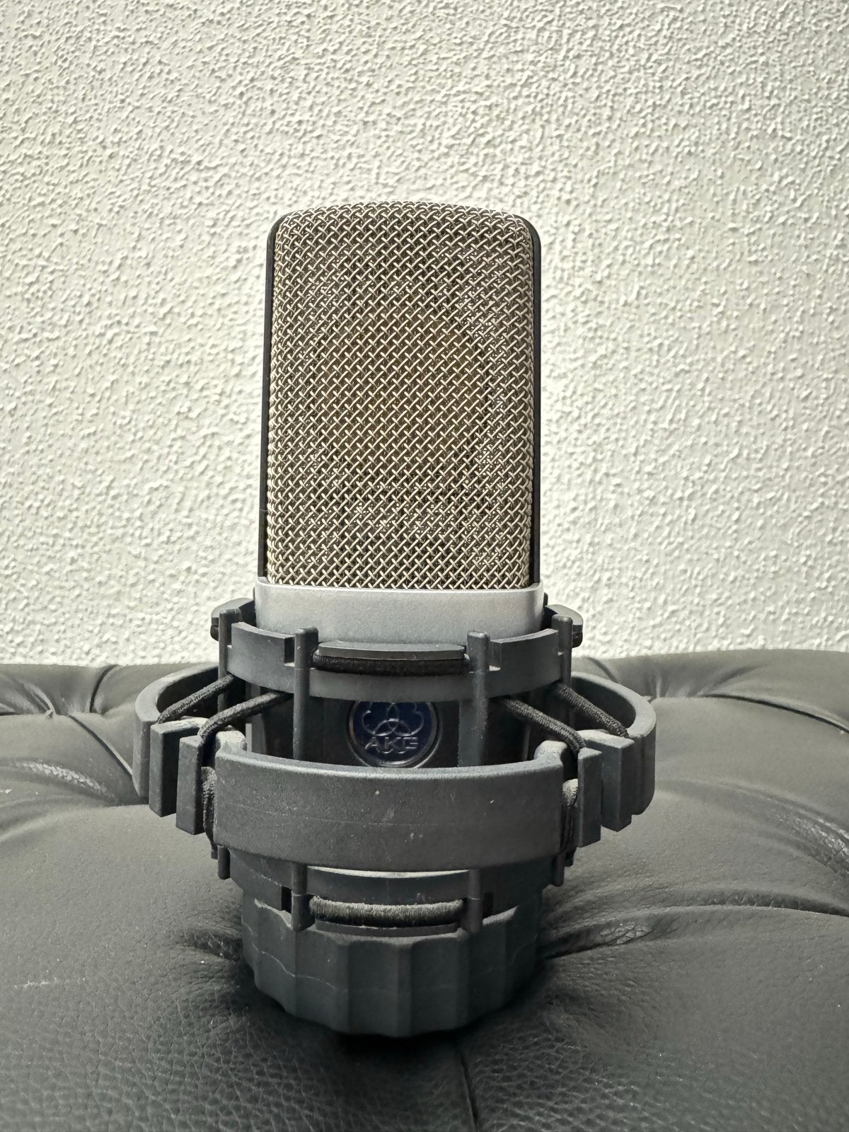 AKG C214 cardioide studio condensator microfoon - Nieuwstaat, Ophalen, Zo goed als nieuw, Studiomicrofoon