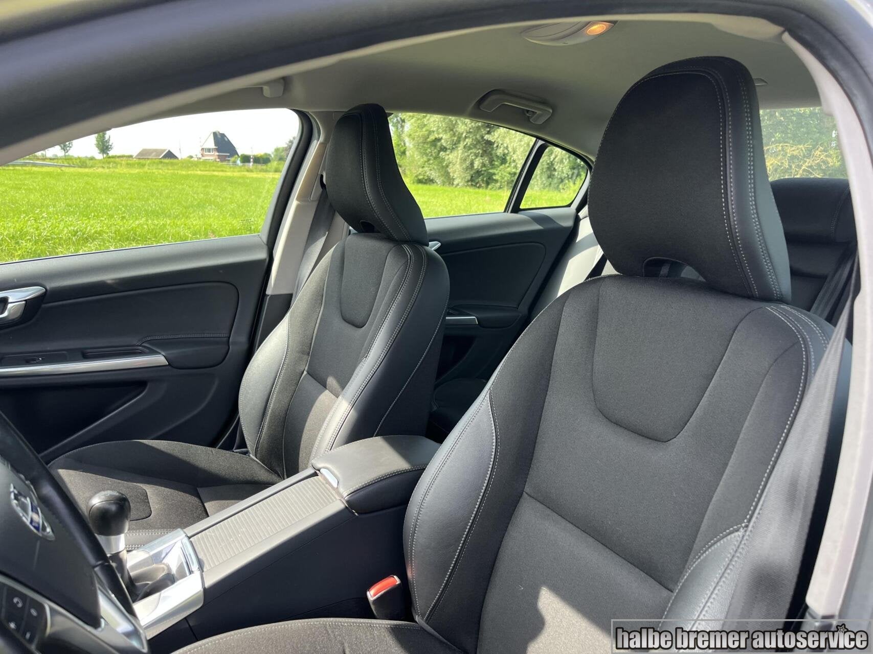 Volvo S60 1.6 T3 |Dealer onderhouden|Climate|Cruise|Trekhaak, Auto's, Voorwielaandrijving, Gebruikt, 4 cilinders, 150 pk