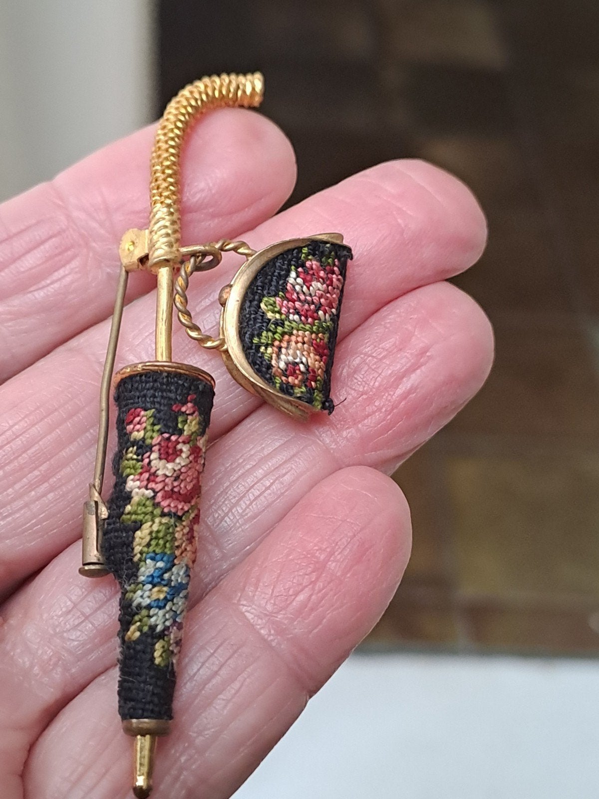 vintage petit point paraplu/ broche met handtasje 1940, Antiek en Kunst, Verzenden