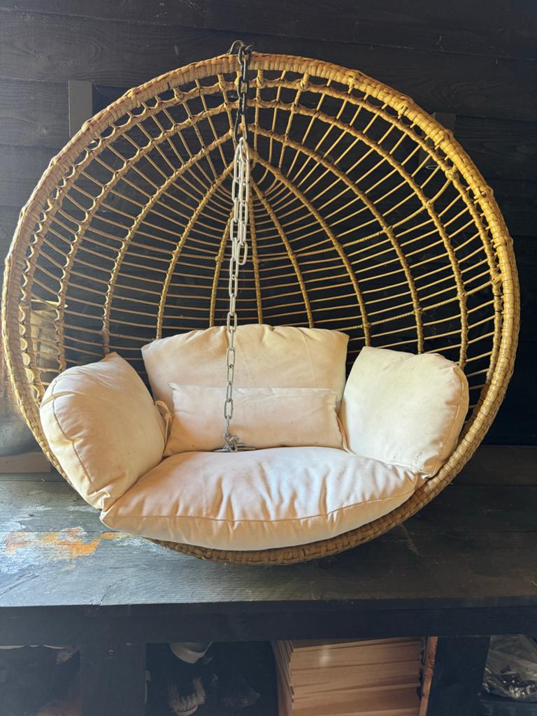 Comfortabele rotan hangstoel met kussens, Gebruikt, Overige kleuren, Riet of Rotan, Ophalen of Verzenden