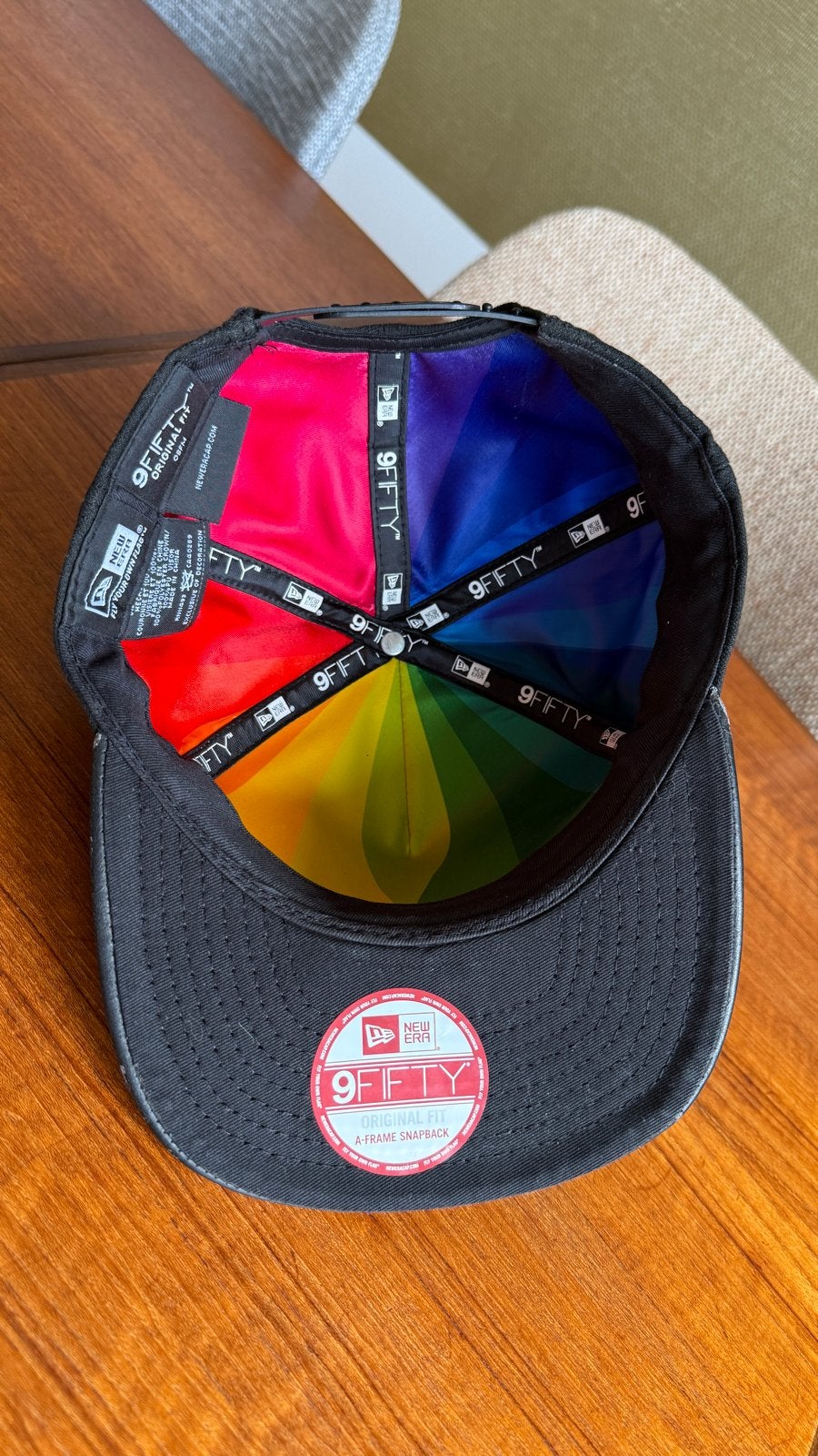 Zeldzame New Era 9FIFTY A-Frame Snapback zwart + regenboog, Ophalen of Verzenden, Gedragen, One size fits all, Pet