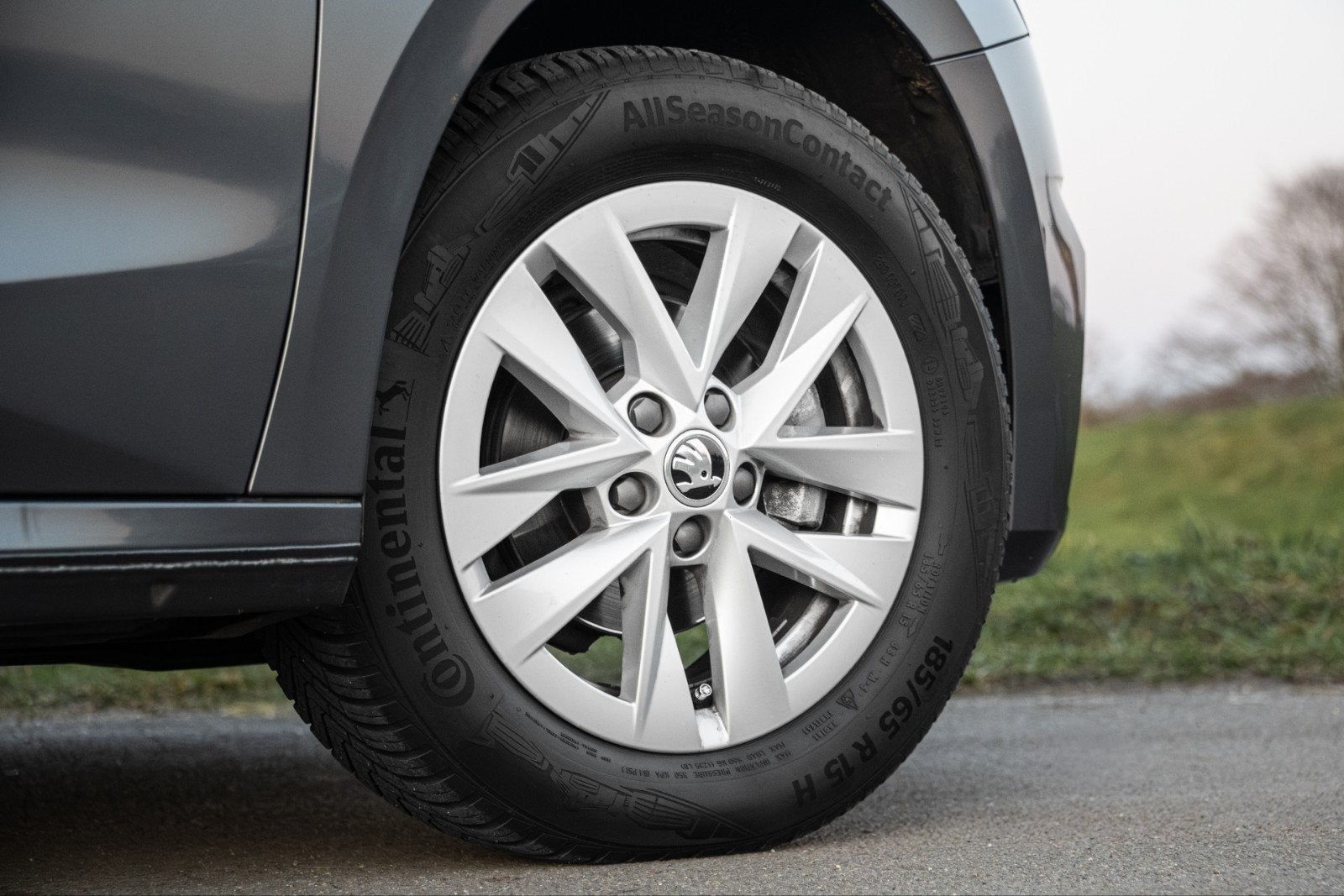Skoda Fabia 185/65/R15/88H velgen met all-season continental, Ophalen, Zo goed als nieuw