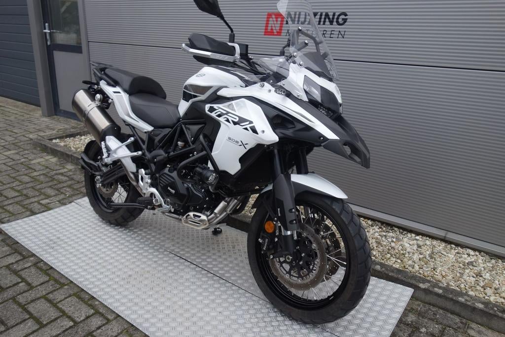 BENELLI TRK 502 X (bj 2023), 2 cilinders, 499 cc, Bedrijf, Onbekend