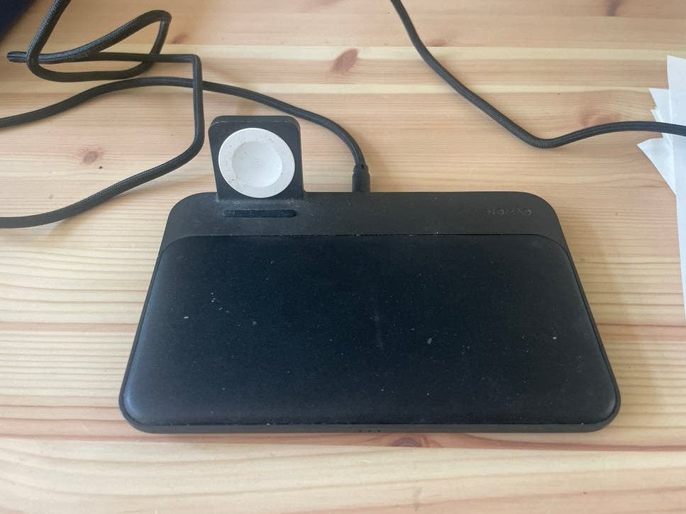 Nomad Base Station AW Edition Draadloze Oplader, Telecommunicatie, Mobiele telefoons | Telefoon-opladers, Gebruikt, Draadloze oplader