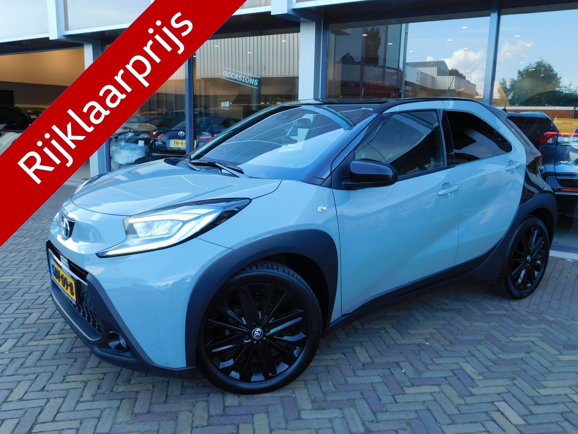 Toyota Aygo X 1.0 VVT-i MT Pulse Design Pack (bj 2024), Auto's, Stof, Gebruikt, Euro 6, 4 stoelen