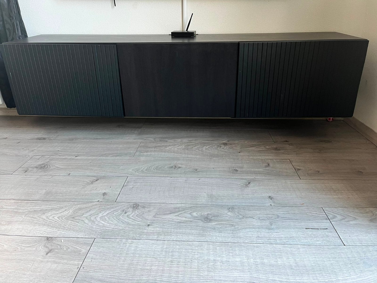 Zwart zwevend tv-meubel van ikea nieuw, 150 tot 200 cm, Nieuw, Minder dan 100 cm, 25 tot 50 cm