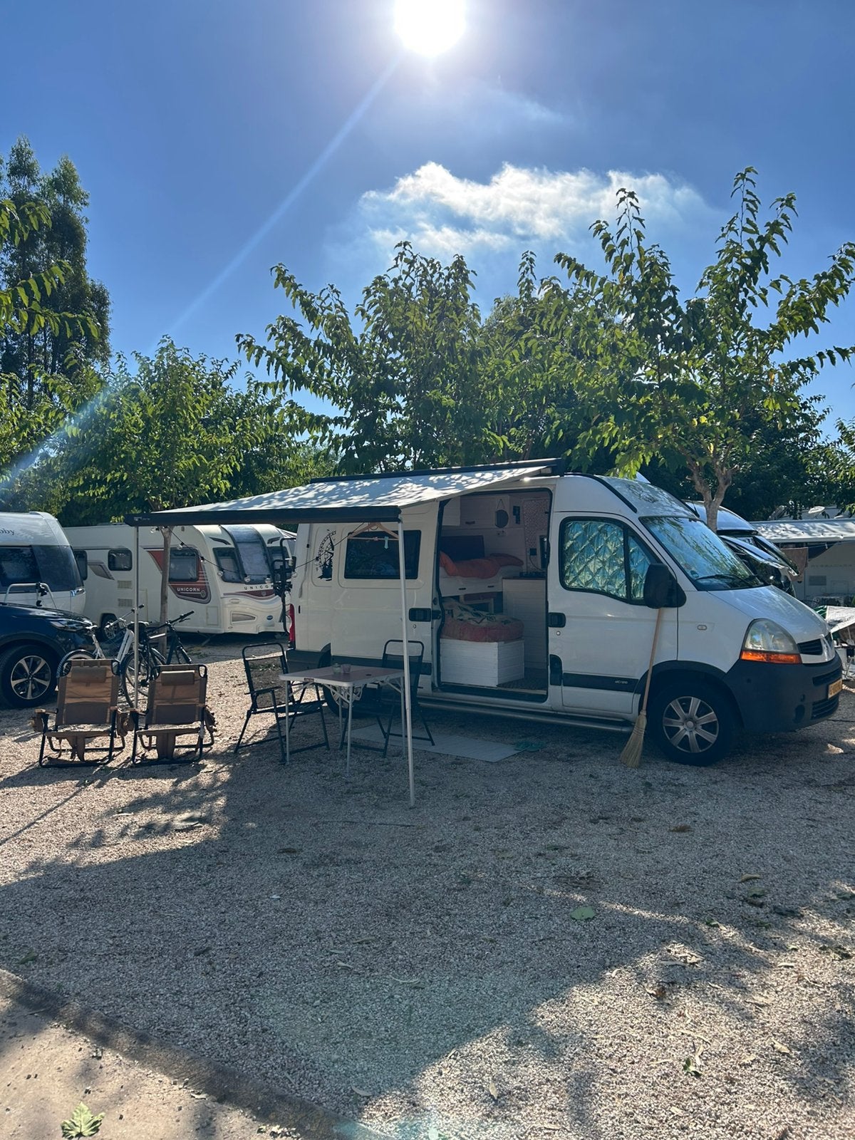 Renault Master buscamper 2007 – automaat – airco – ruim bed, Caravans en Kamperen, Buscamper of Camperbus, Tot en met 2, Diesel