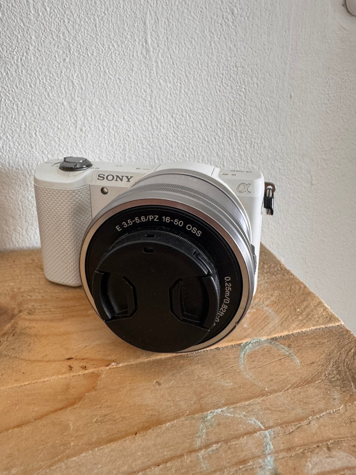 Sony  A5000 Wit + 16-50mm OSS Lens + URTH Filter, Verzenden, Zo goed als nieuw, Sony, Geen optische zoom