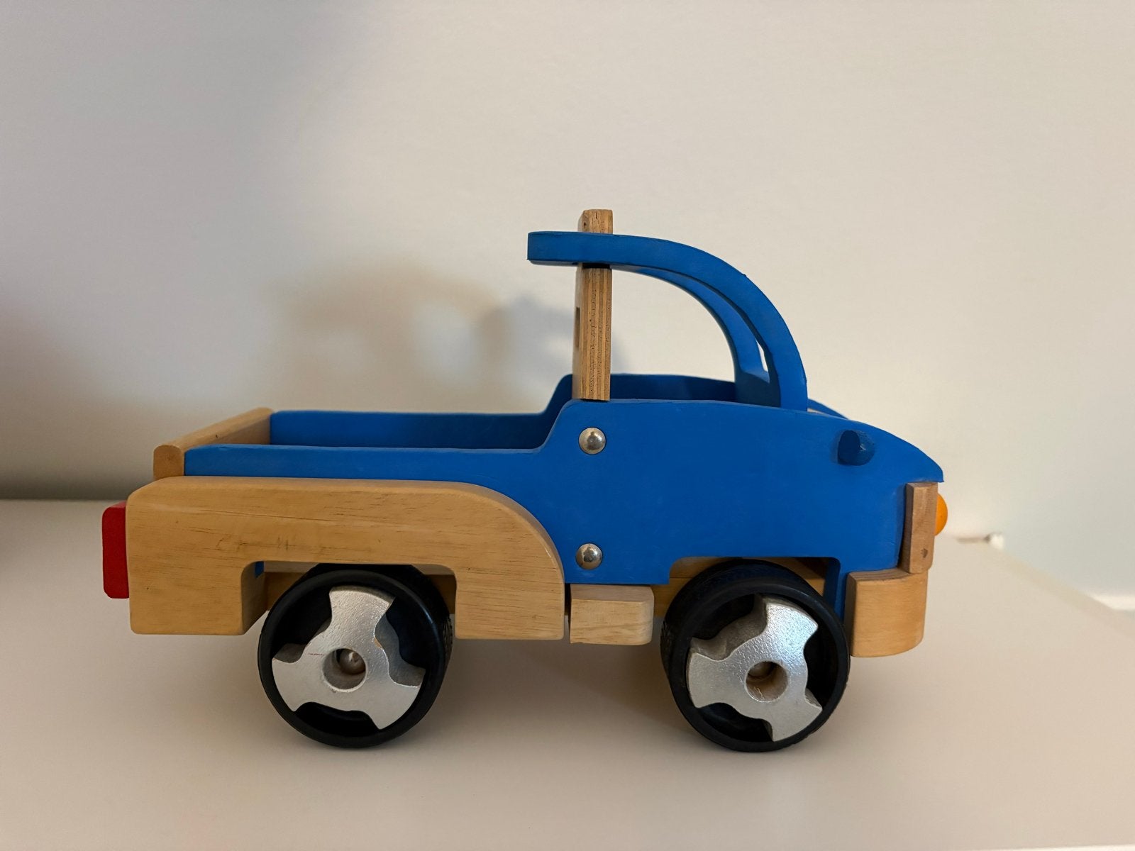 Stevige houten speelgoedauto van Plantoys - Blauw, Ophalen of Verzenden, Gebruikt, Rij- of Hobbelspeelgoed