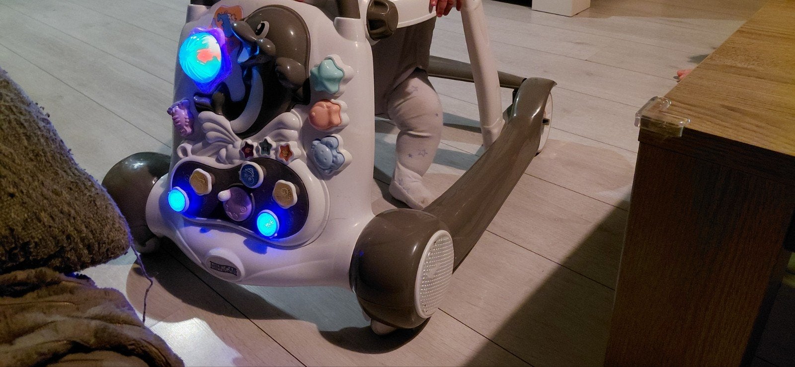 Chicco Loopauto met licht en geluid, Ophalen