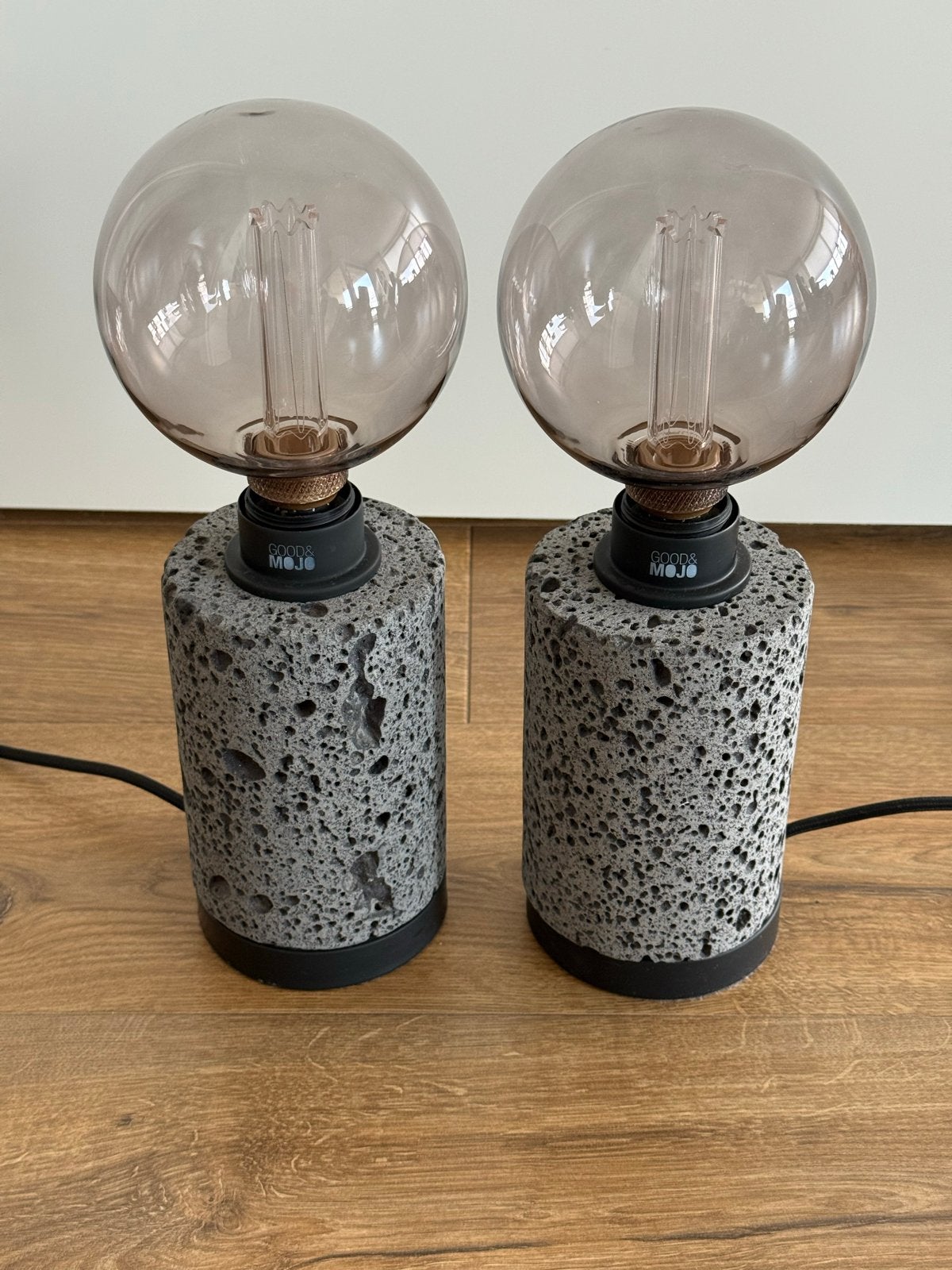 Set van 2 Goods & Mojo tafellampen met lavasteen voet, Ophalen, LED verlichting, Overige merken, E27 (groot)