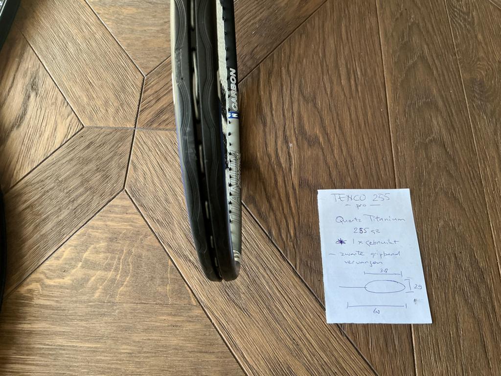Tecno 225 Pro Titanium Tennisracket met hoes, Sport en Fitness, Tennis, Ophalen of Verzenden, Zo goed als nieuw, Racket, Overige merken