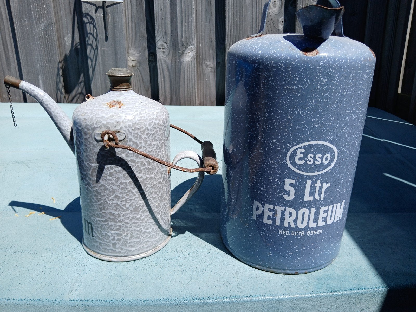 Petroleum Kan  / en schenk Kan, Ophalen