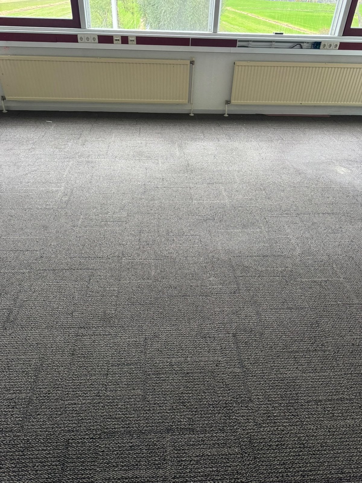 Grote partij gebruikte tapijttegels (ca. 3000m²) - Mijdrecht, Ophalen, Gebruikt, Bruin, Ntb