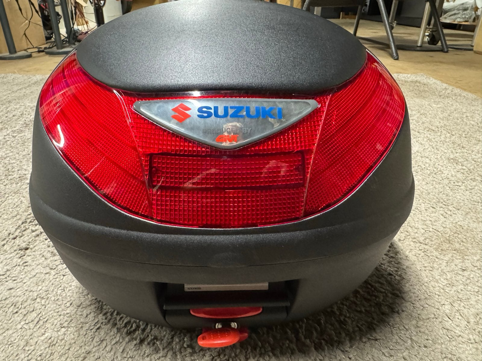 Suzuki topkoffer (Givi) met montagerek - matzwart, Ophalen, Gebruikt