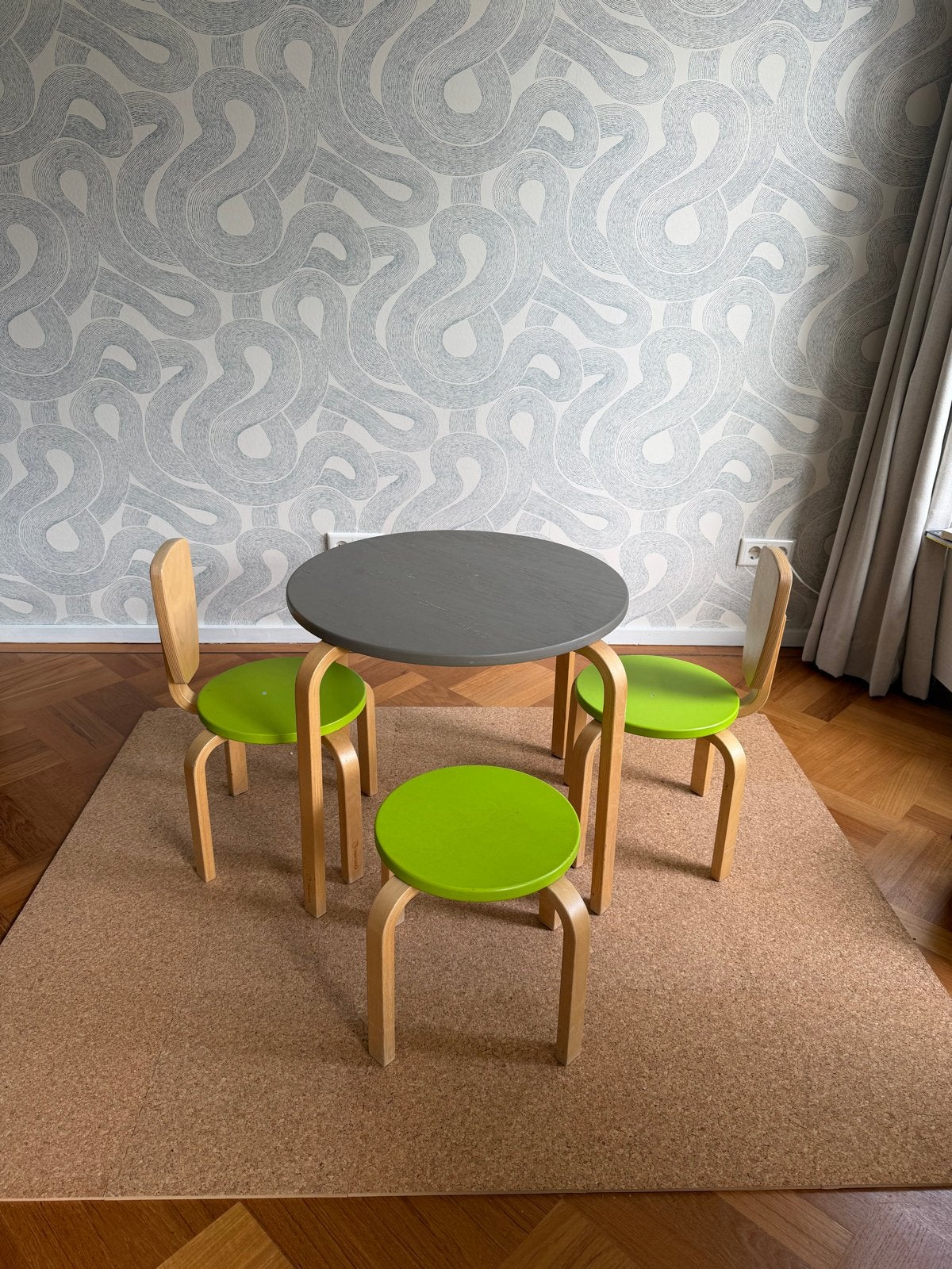 Wesco kindertafel met 2 stoelen en 1 krukje, Kinderen en Baby's, Ophalen, Gebruikt, Tafel(s) en Stoel(en)
