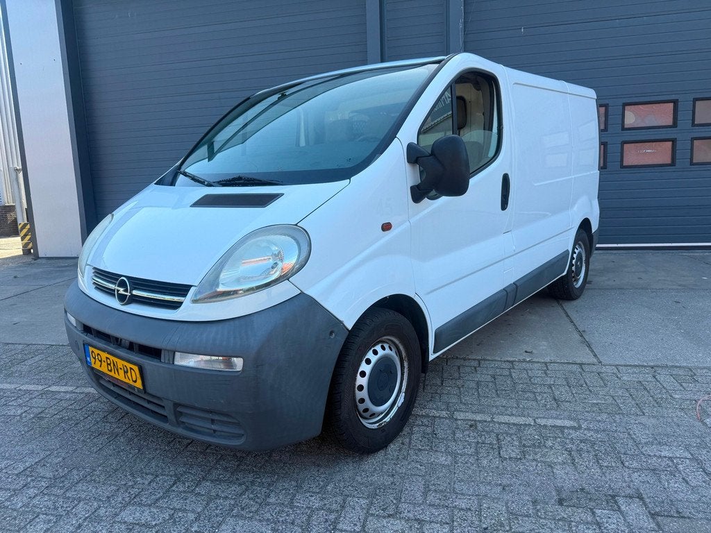 Opel Vivaro 1.9 DI L1H1, Auto's, Voorwielaandrijving, Gebruikt, Zwart, 4 cilinders