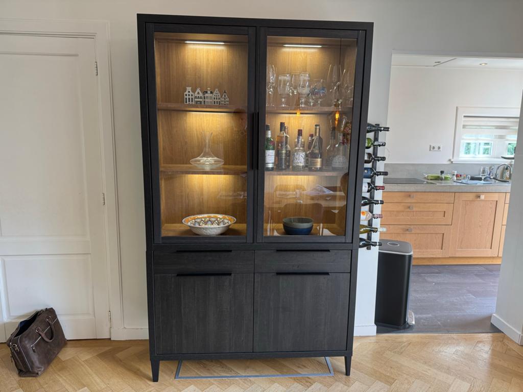 Vitrinekast Zwanenburg Zwart - 125x212x48 cm, Huis en Inrichting, 100 tot 150 cm, 200 cm of meer, Ophalen of Verzenden, Zo goed als nieuw