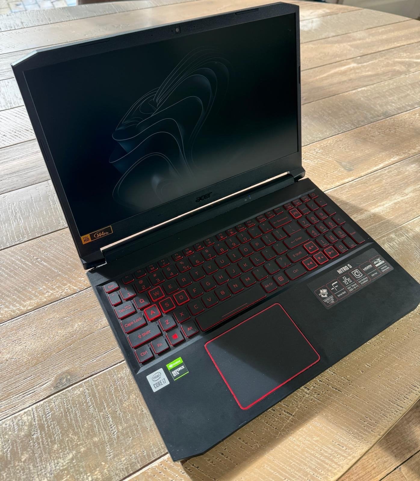 Foto 2 van Acer Nitro 5 Gaming Laptop - i7-10750H, 16GB RAM, 512GB SSD
