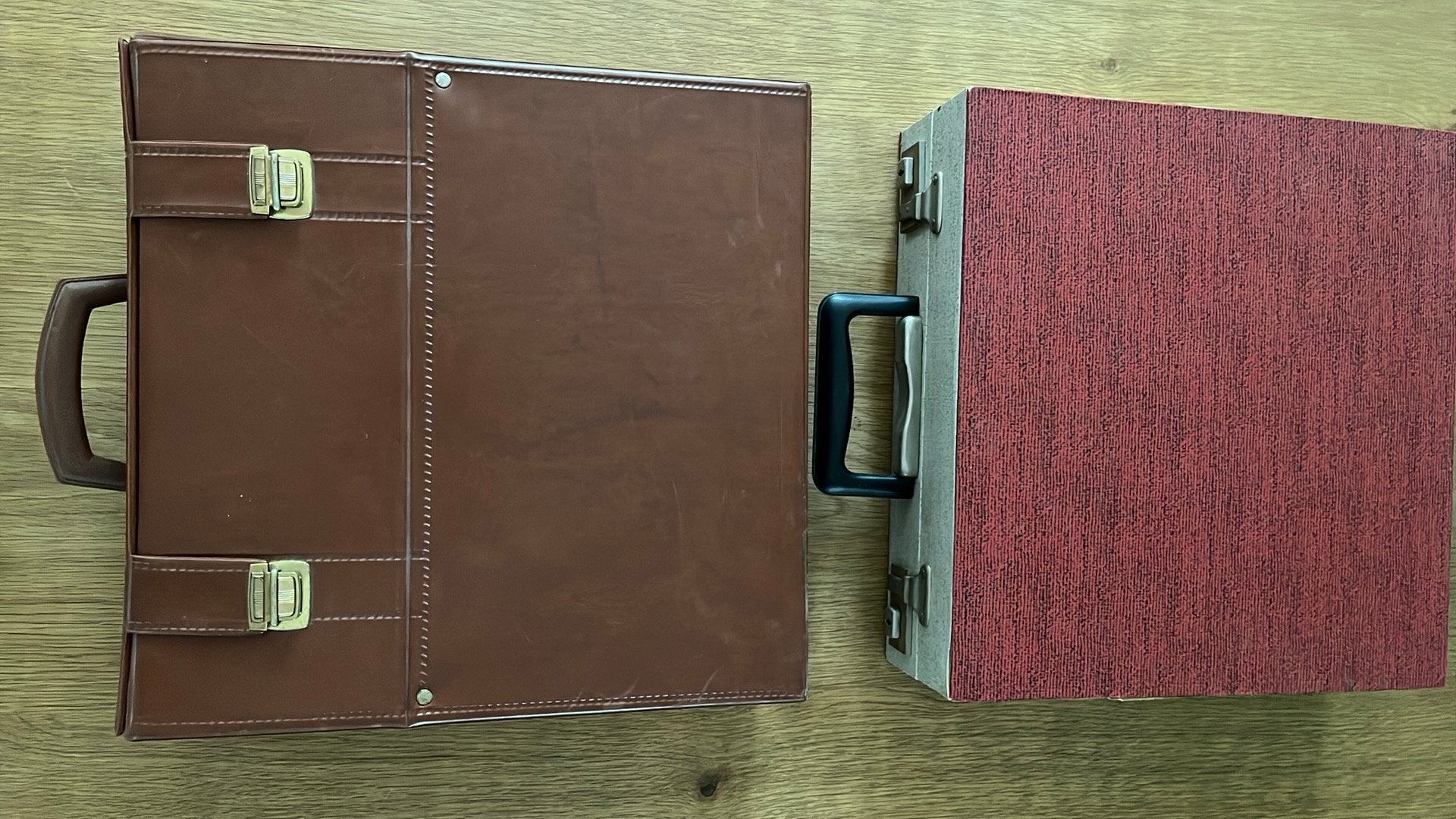 Twee platenkoffers, Overige materialen, Gebruikt, Minder dan 50 cm, Ophalen of Verzenden
