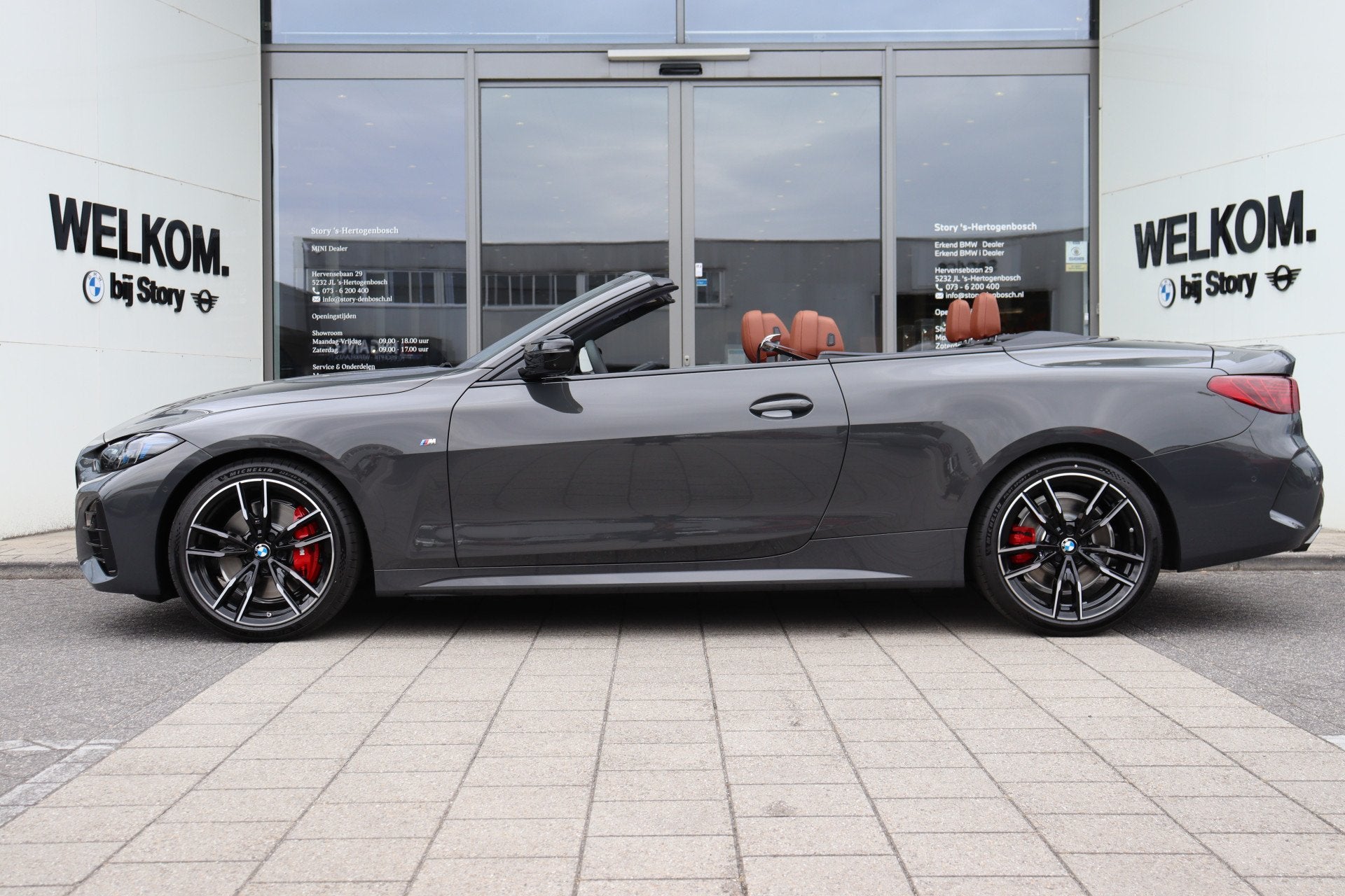 BMW 4 Serie Cabrio M440i xDrive Automaat / Trekhaak / Parkin, Automaat, Automatische klimaatregeling, Zwart, 4-Serie