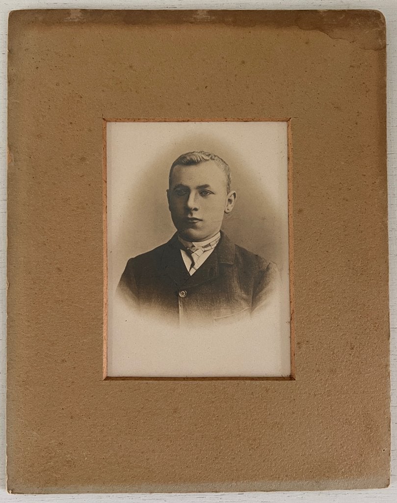 Oude foto op karton  - door T.W. van den Houten, Verzamelen, Gebruikt, Foto, Ophalen of Verzenden, Voor 1940
