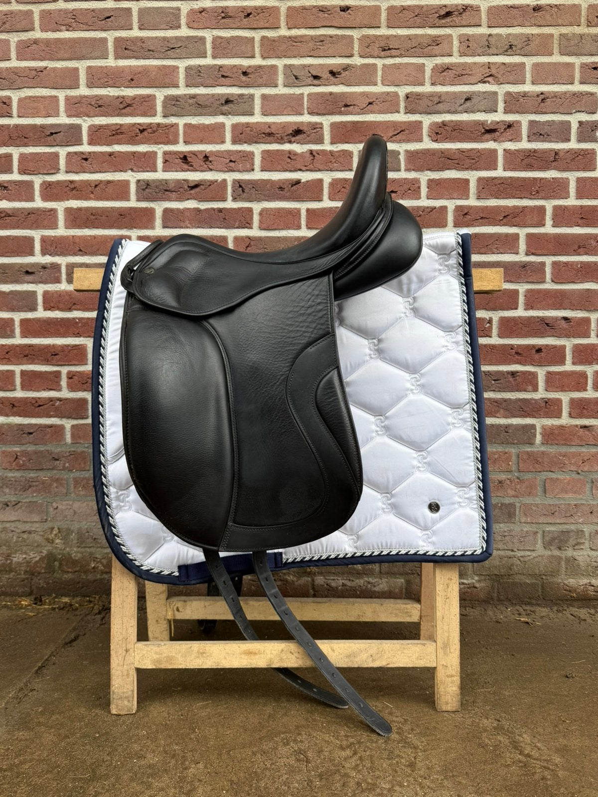 Kingsley D4 dressuurzadel - 17.5 inch, Dieren en Toebehoren, L (17.5 inch), Gebruikt, Diepe zit, Ophalen of Verzenden