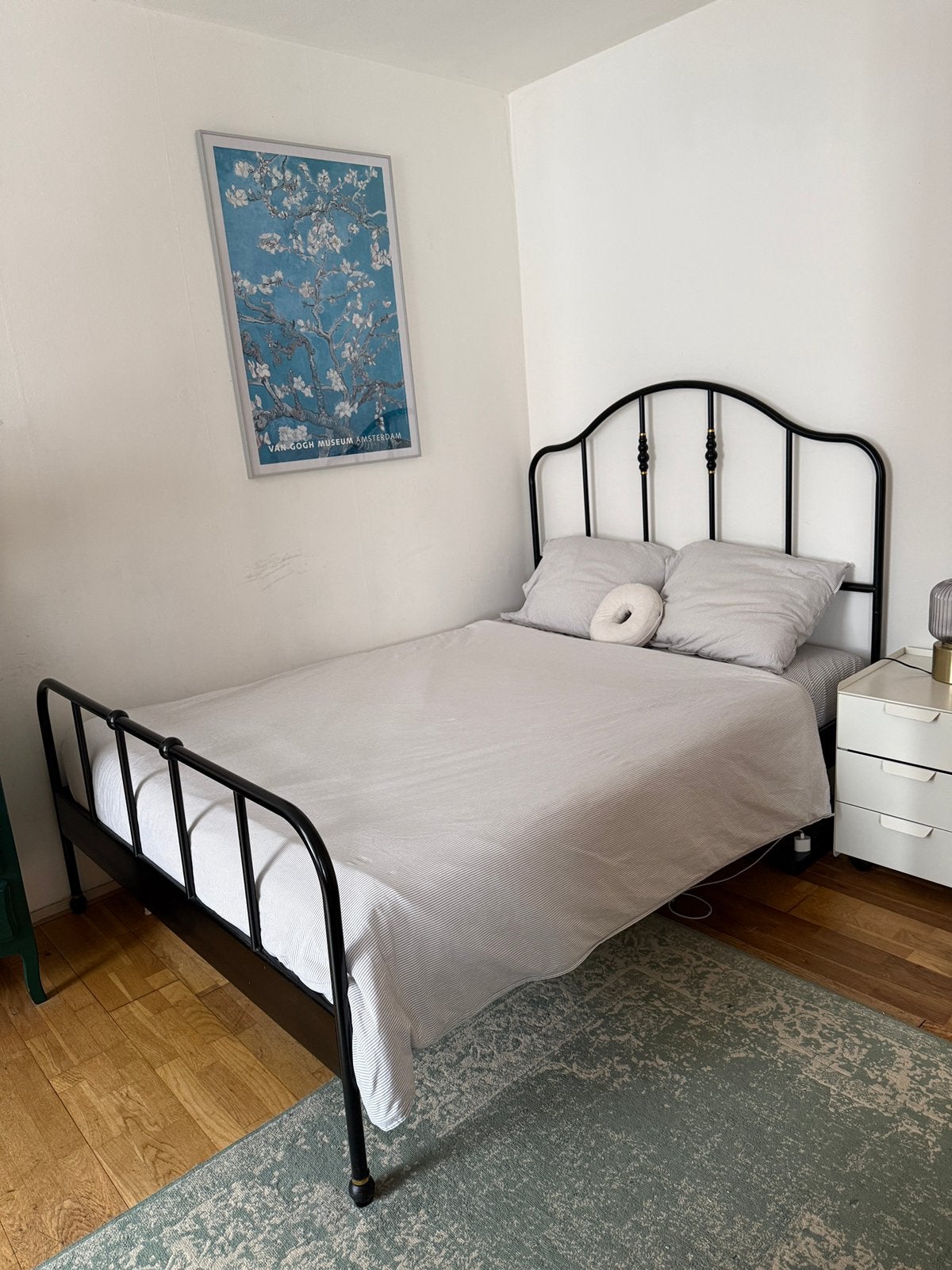 Ikea zwart metalen bedframe twijfelaar met gouden details, Huis en Inrichting, Ophalen, Zwart, Tweepersoons, 140 cm
