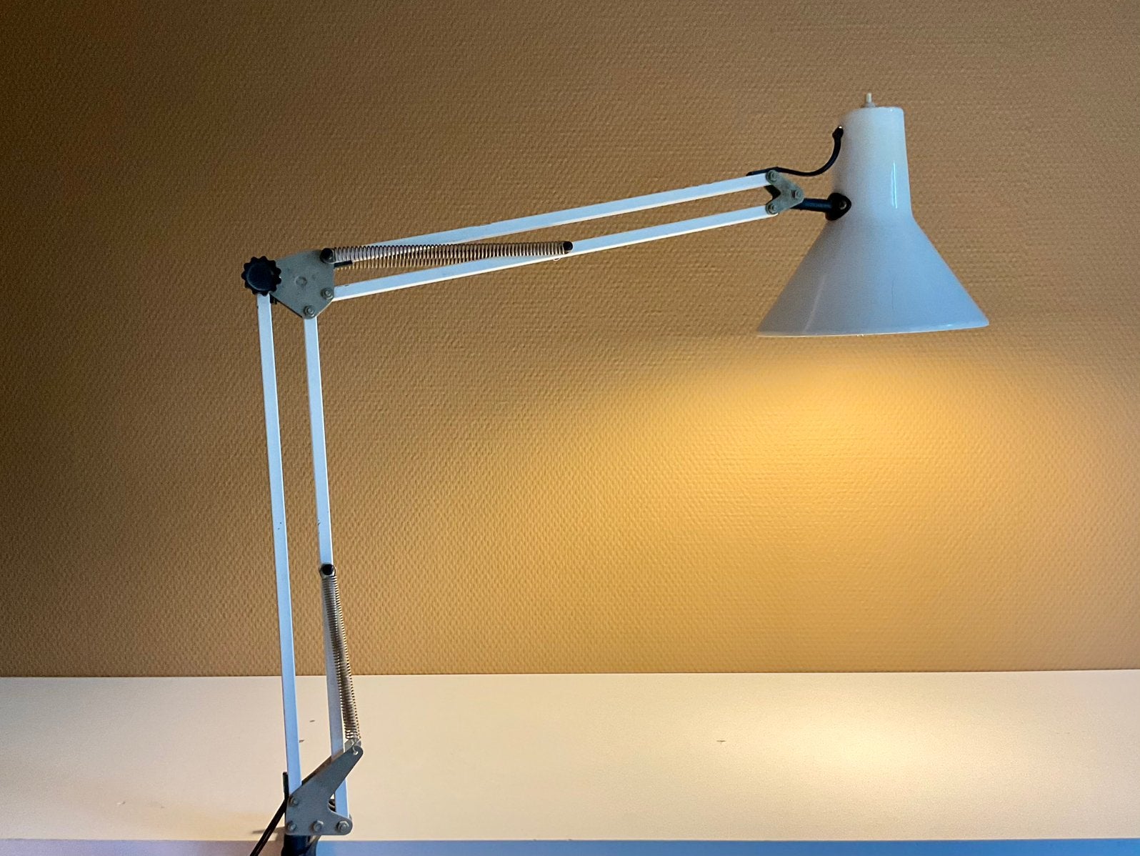 Vintage witte architectenlamp met tafelklem, Gebruikt, Vintage, Wit, Verstelbaar