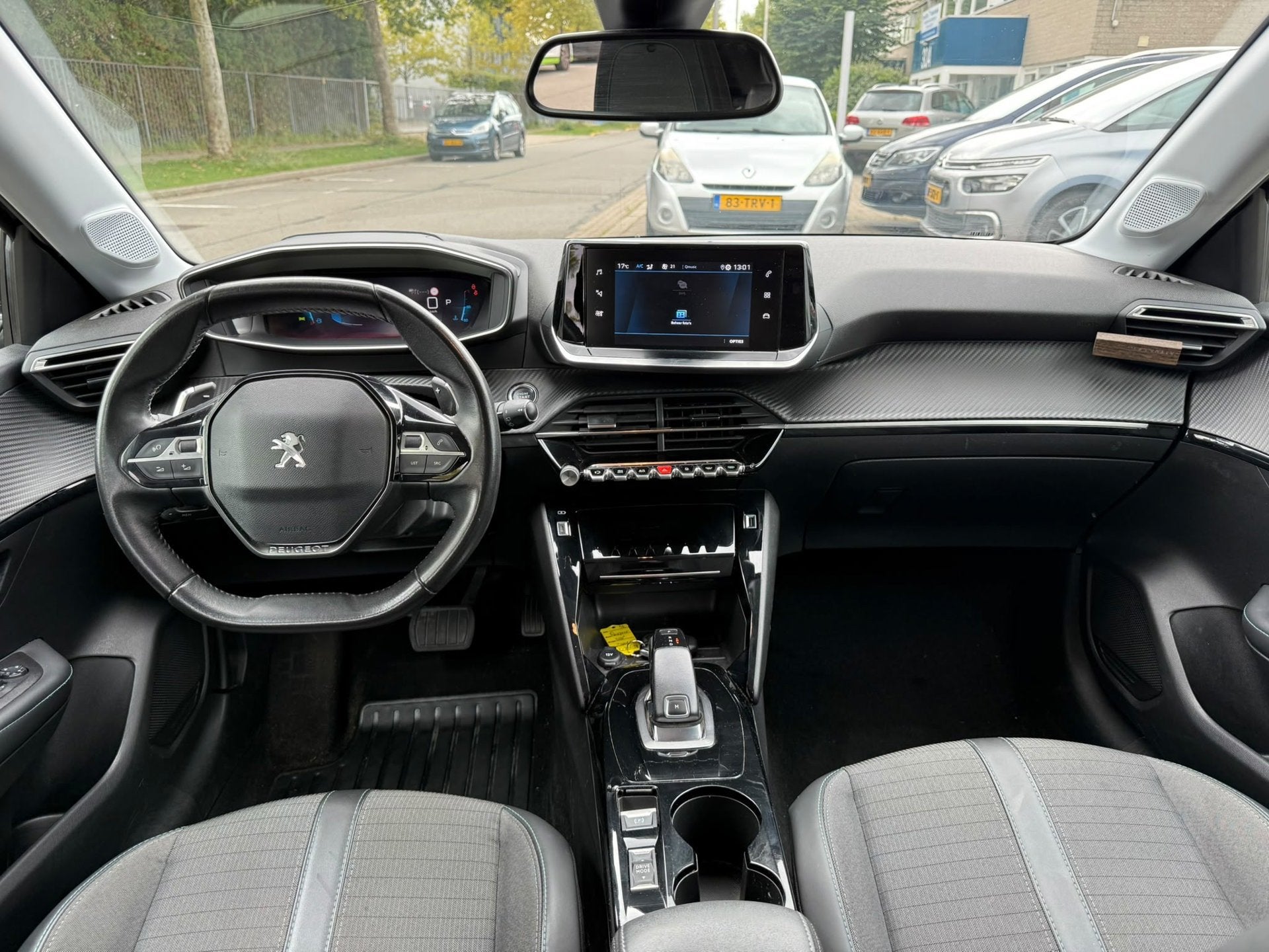 Peugeot 208 1.2 PureTech Allure 100PK Automaat, Navi Dealer, Dealer onderhouden, 101 pk, Gebruikt, Euro 6