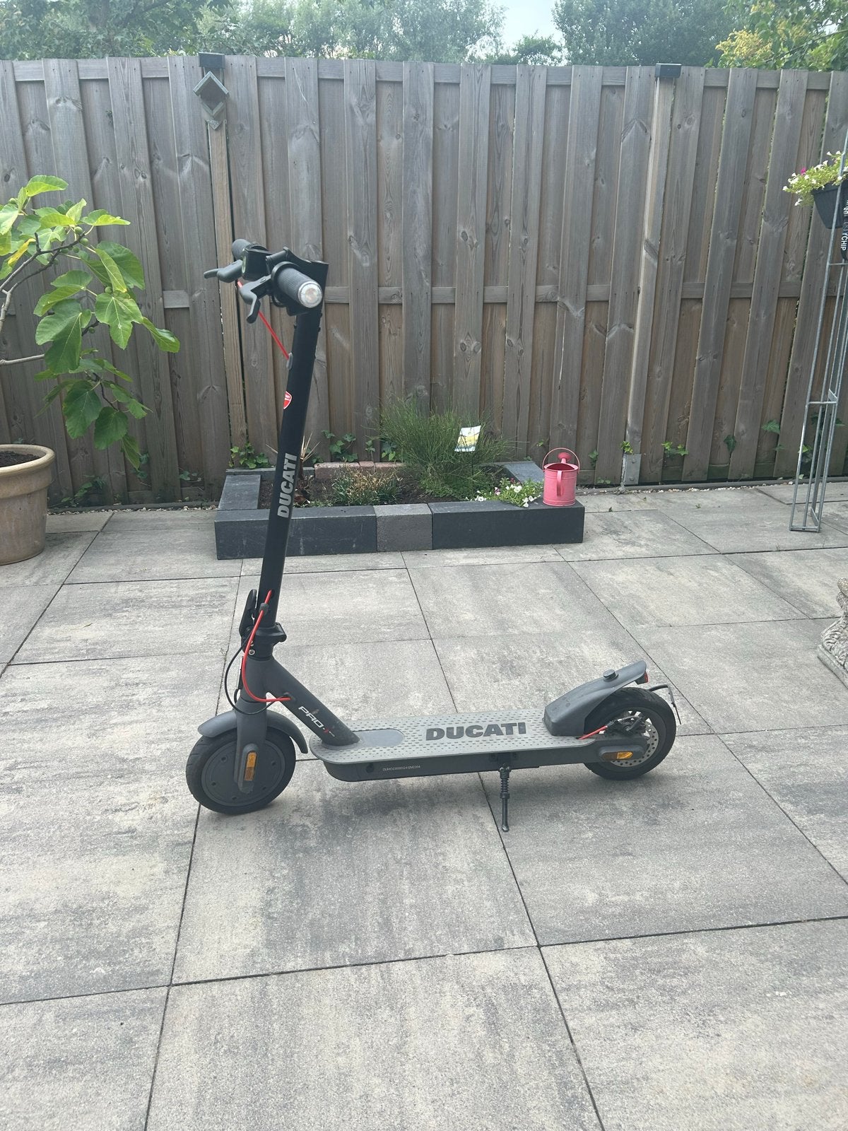 Ducati elektrische step - Zo goed als nieuw, Ophalen of Verzenden, Zo goed als nieuw, Elektrische step (E-scooter)