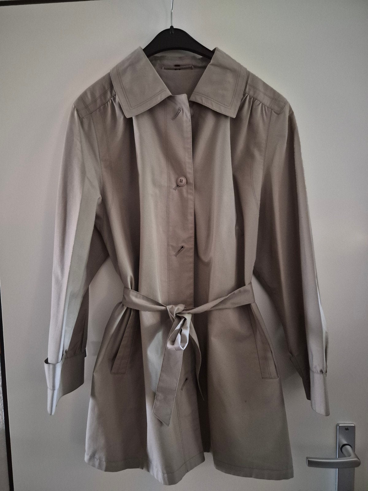 Licht beige C&A trenchcoat, maat 38, zelf wasbaar, Maat 38/40 (M), Beige, Ophalen of Verzenden, Gedragen