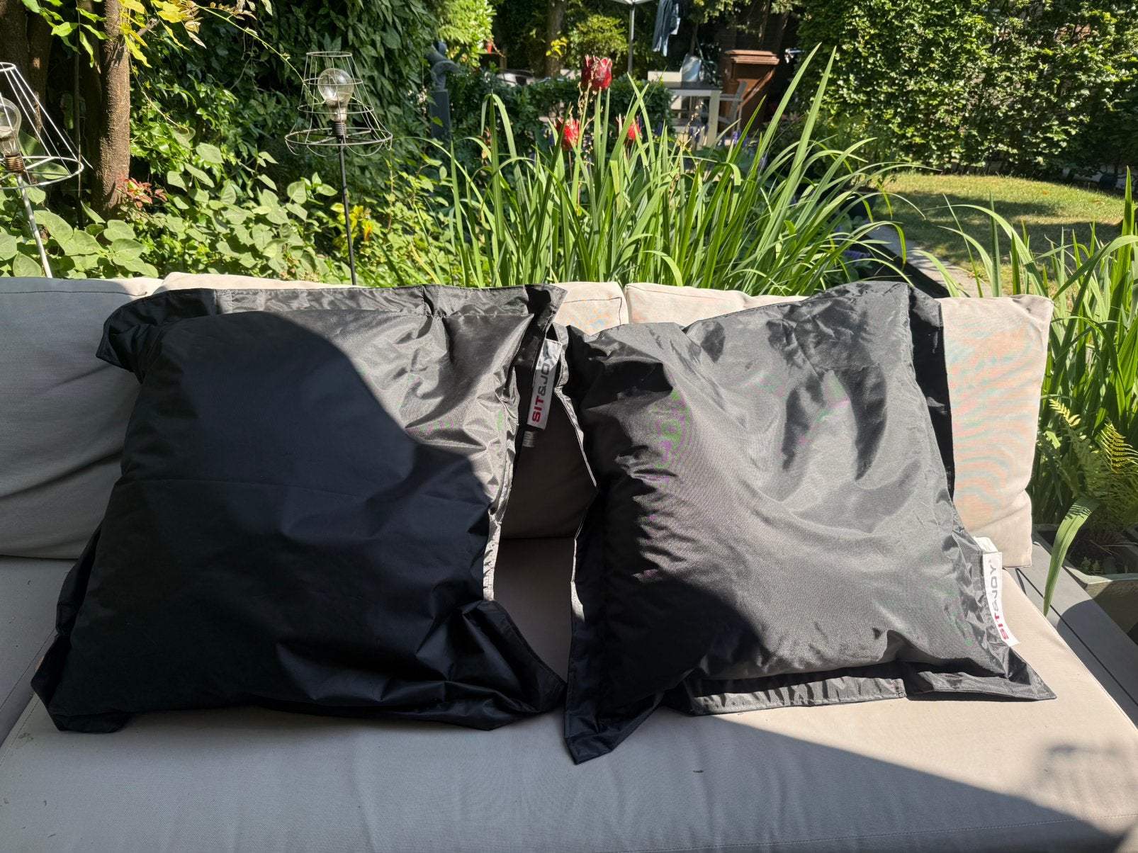 Twee grote zwarte Sit&Joy kussens, zwart, 80x80 cm., Tuin en Terras, Tuinmeubel-accessoires, Ophalen of Verzenden, Gebruikt