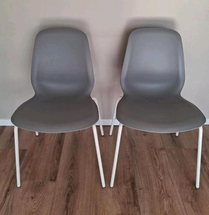2 IKEA Boringe stoelen - Grijs met wit onderstel, Ophalen, Gebruikt, Twee, Modern, Scandinavisch