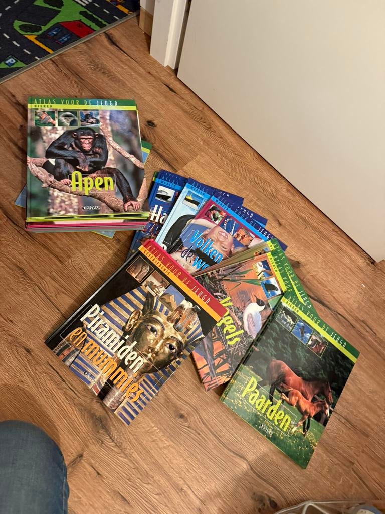 Atlas voor de jeugd kinderboeken delen, Boeken, Overige atlassen, 2000 tot heden, Ophalen of Verzenden, Zo goed als nieuw