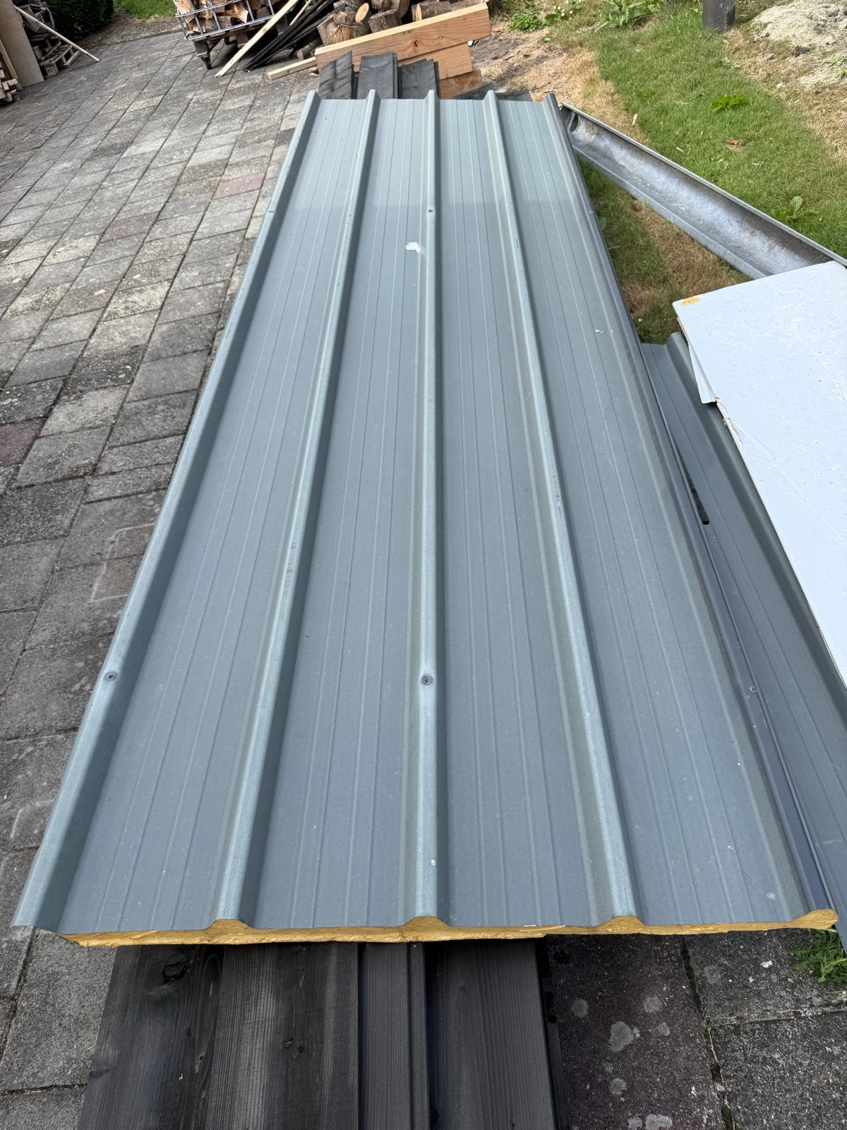 Geïsoleerd sandwichpaneel 3,30m x 1m, Gebruikt, Minder dan 5 m², Metaal, Grijs