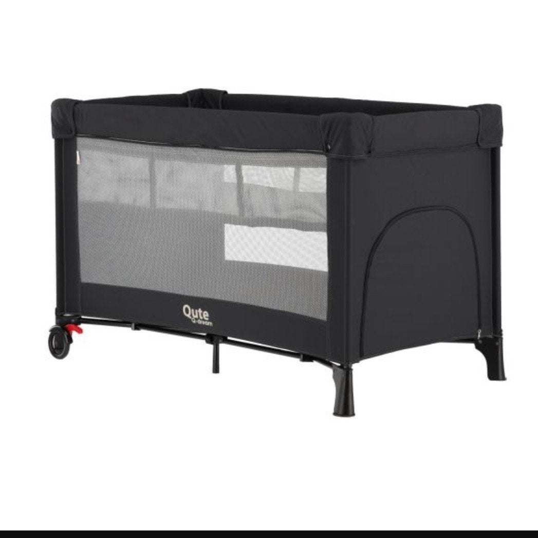 Qute campingbed met extra's zwart, Ophalen, Zo goed als nieuw, Reisbedje