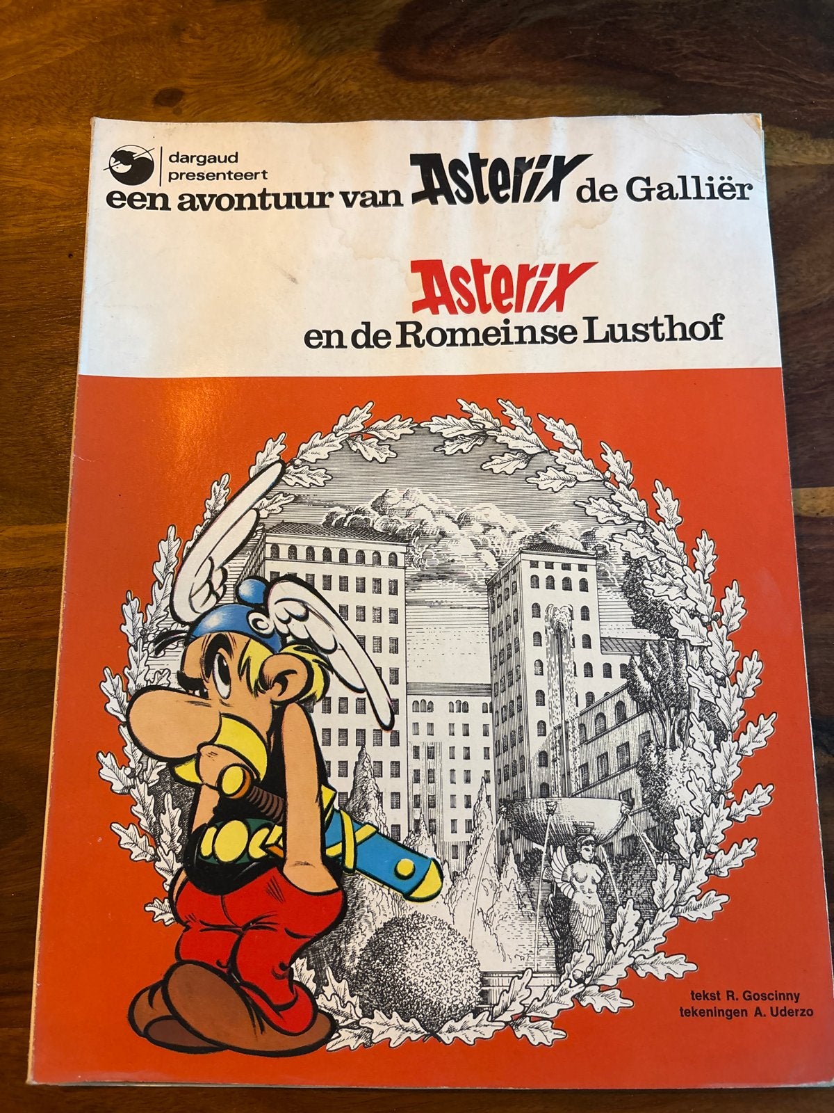 Asterix en de Romeinse Lusthof - Dargaud, Eén stripboek, Ophalen of Verzenden, Gelezen