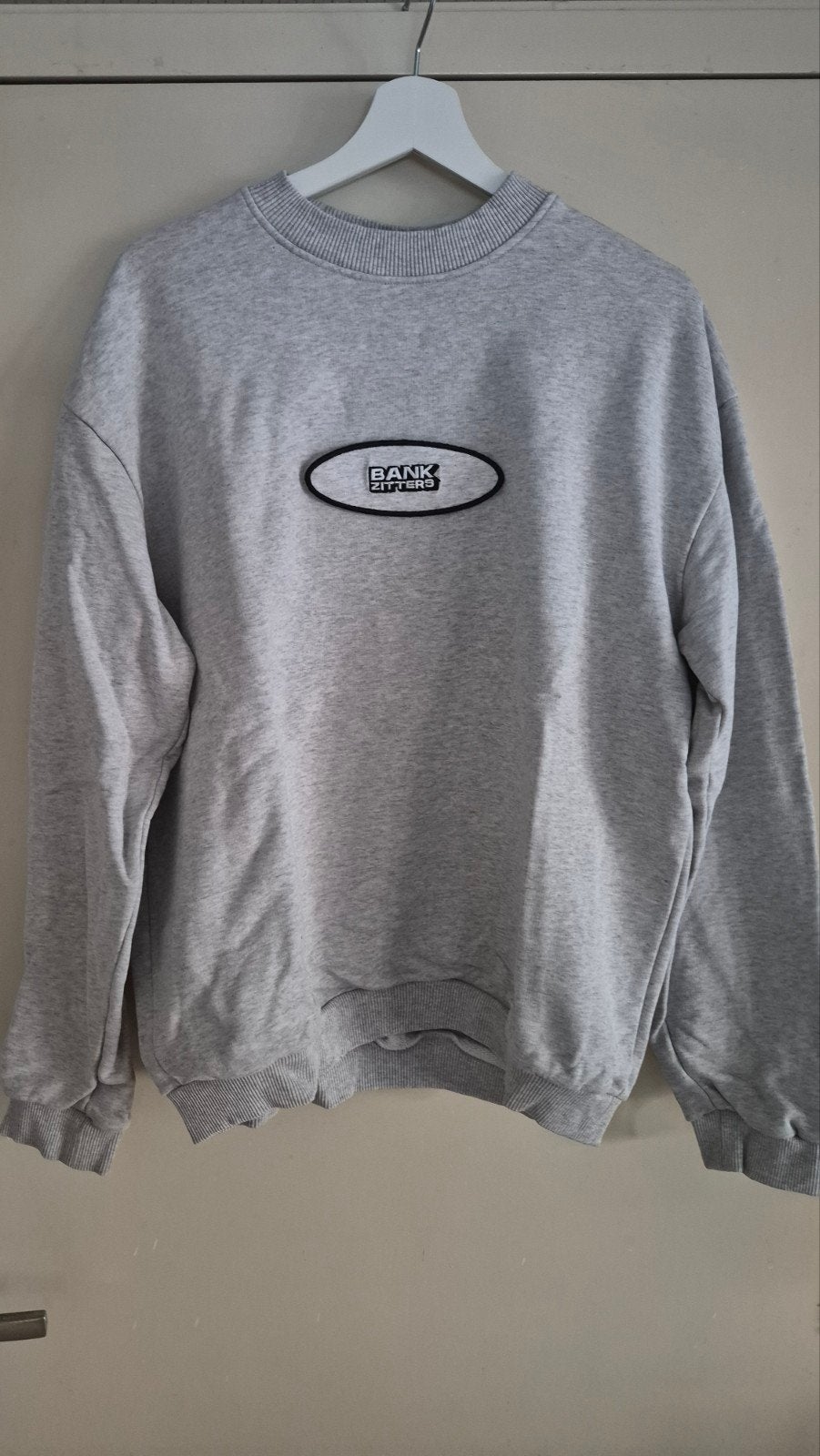 Bankzitters sweater grijs maat M met originele patch, Kleding | Heren, T-shirts, Ophalen of Verzenden