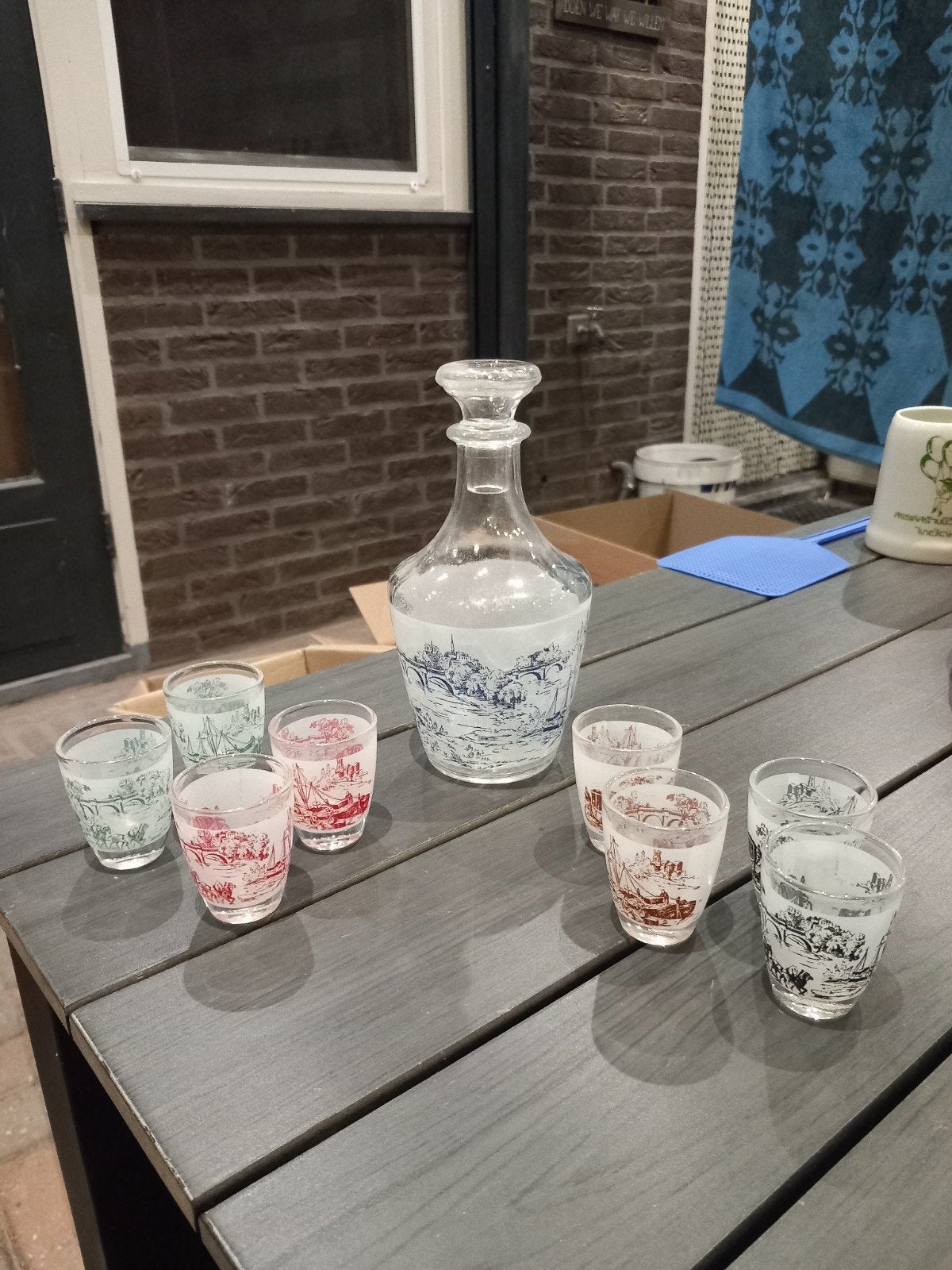 Vintage karaf met 8 borrelglaasjes - Delfts blauw stijl, Ophalen of Verzenden