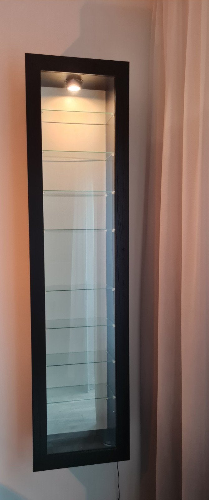 vitrinekast Ikea met verlichting, zwart, Huis en Inrichting, Ophalen, Minder dan 50 cm, Zo goed als nieuw, Minder dan 25 cm
