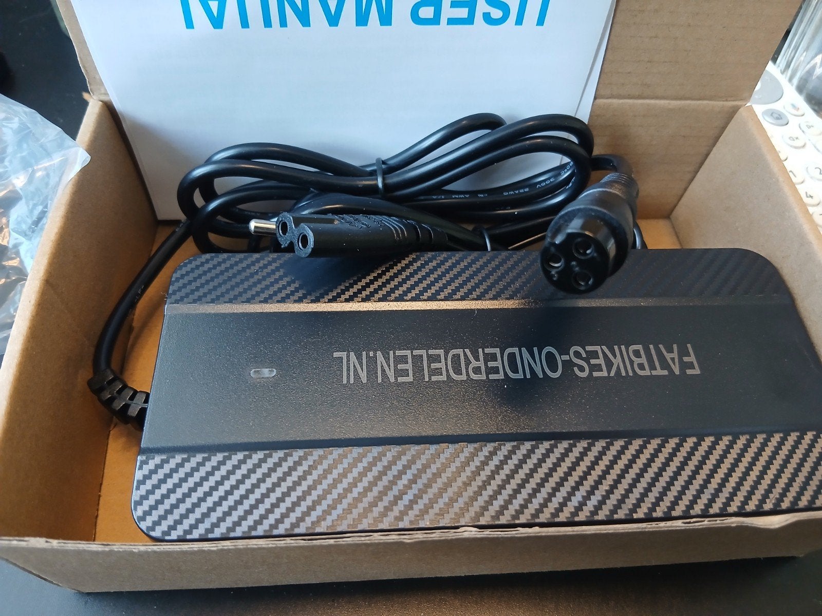 nieuwe 3 pins oplader TE KOOP  voor FATBIKE, Nieuw