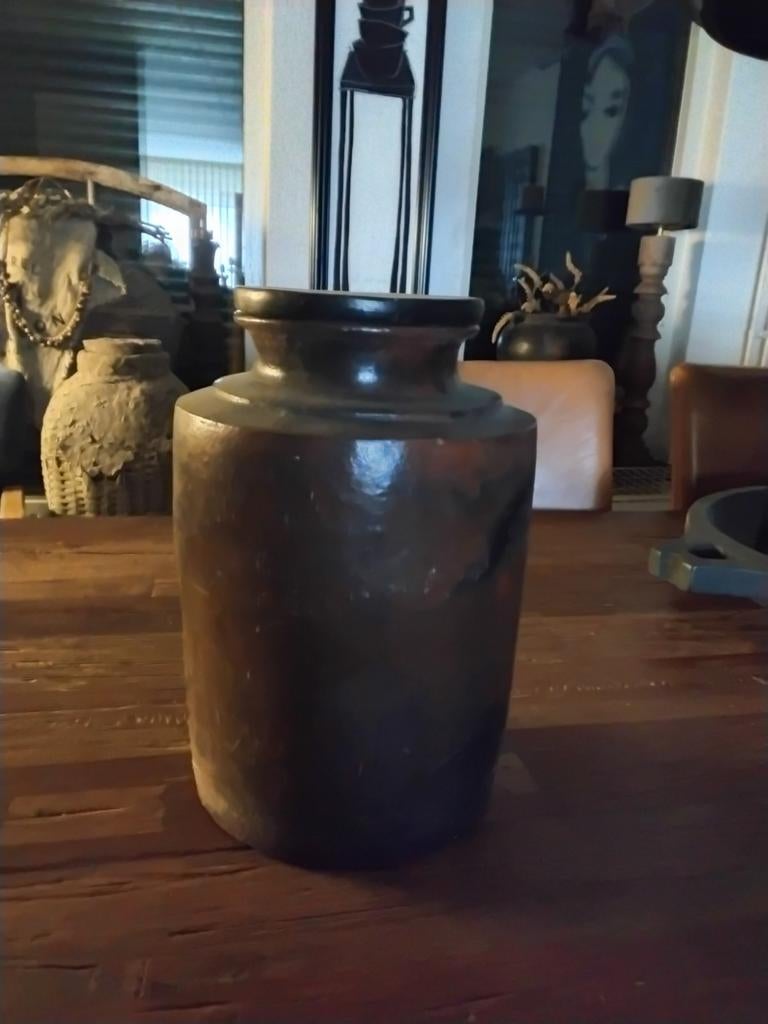 Stoer en sober stenen pot met deksel, Ophalen of Verzenden, Gebruikt, Met deksel, Overige kleuren