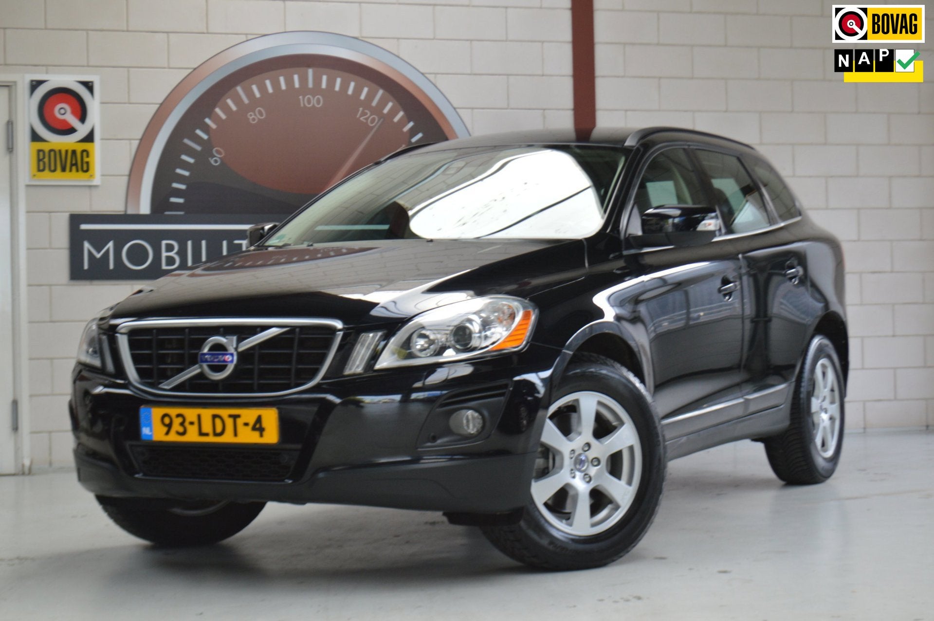 Volvo XC60 2.4D 1e eig dealeronderh! Trekhaak, All-season, N, Auto's, Dealer onderhouden, Zwart, Zwart, Bedrijf