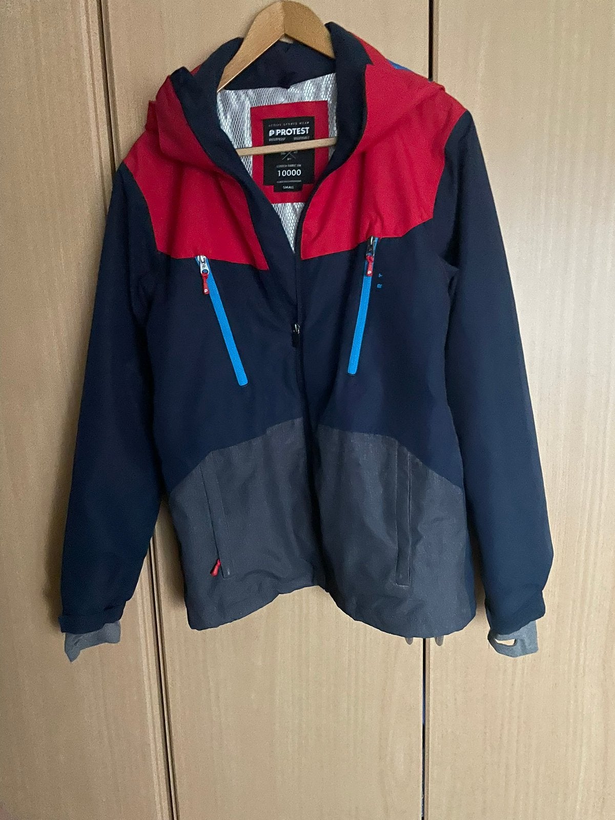 Protest jack nieuw maat small, Ophalen of Verzenden, Nieuw, Maat 46 (S) of kleiner, Rood