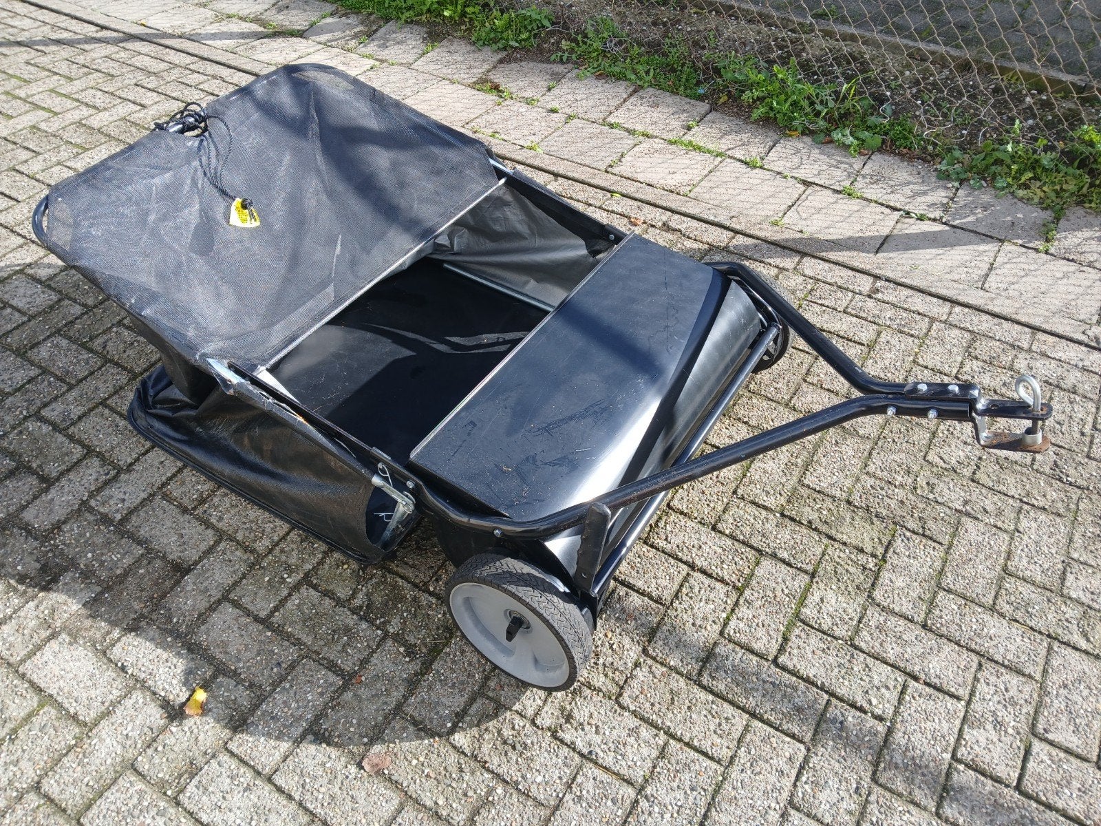 Husqvarna blad en grasveger lawnsweeper, Ophalen of Verzenden, Zo goed als nieuw, Overige soorten